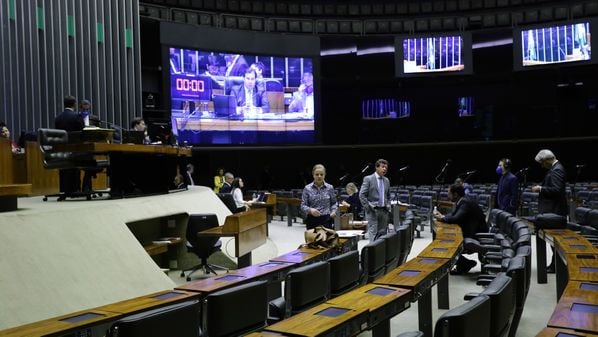 Deputados rejeitaram uma alteração que elevaria o valor do Benefício Emergencial (BEm) pago pelo governo com base no seguro-desemprego para quem teve salário reduzido, como forma de complementar a renda