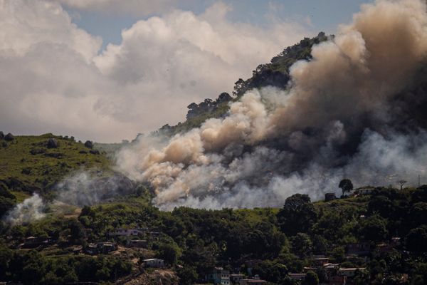 Incêndio no Parque Florestal Fradinhos, em Vitória por Vitor Jubini