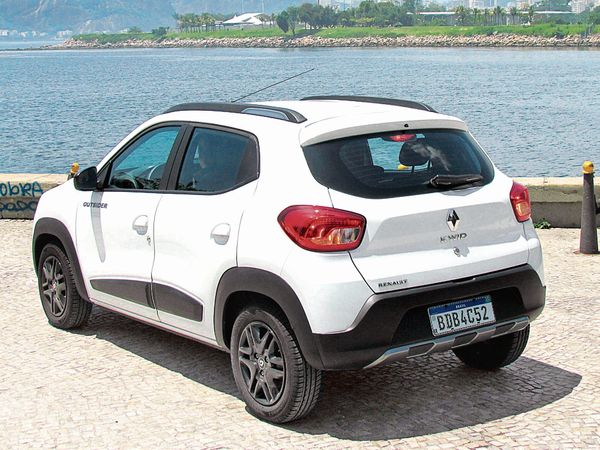 Kwid aparenta ser maior graças à altura elevada da suspensão e às formas protuberantes