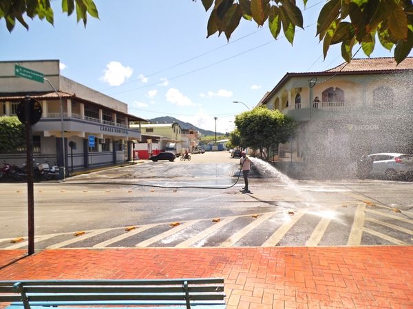 Bom Jesus do Norte realiza desinfecção de praças e prédios públicos