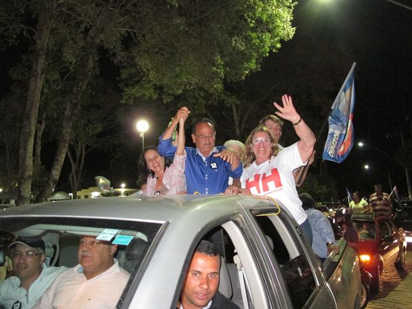 2012 - Nozinho Corrêa, novo prefeito de Linhares, na carreata da vitória por Arquivo/A Gazeta