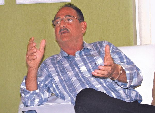 2012 - Nozinho Correa (PDT), prefeito eleito de Linhares  por Arquivo/A Gazeta