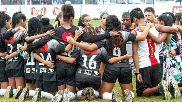 A doença já provocou dezenas de mortes no Brasil e campeonatos esportivos foram suspensos em todo o mundo