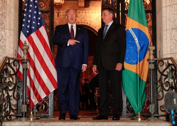 Mar a Lago - Flórida, Presidente da República Jair Bolsonaro acompanhado  do Presidente dos Estados Unidos Donald Trump, posam para fotografia