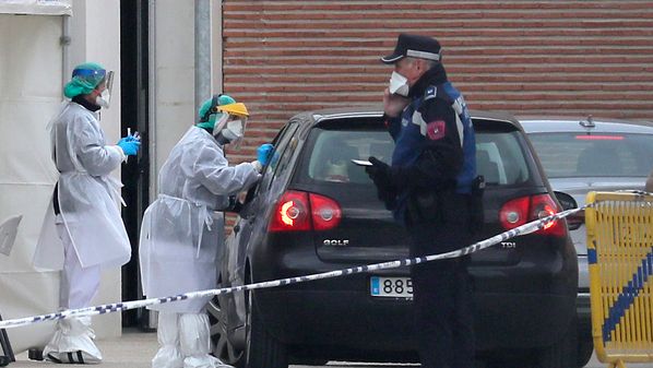 Neste sábado (28), foram 8,2 mil novos casos de coronavírus e 832 mortes - o dia mais trágico até agora