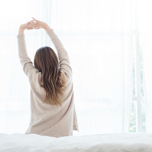 Os exercícios aliviam os músculos, melhoram a postura e a tensão muscular, além de reequilibrar o corpo
