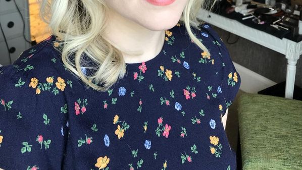 Evanna Lynch, a Luna Lovegood de 'Harry Potter', relatou os sintomas da nova doença na web neste domingo (29)