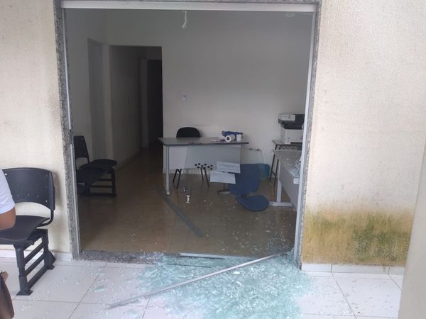Homem é preso por  quebrar vidros e danificar carros da prefeitura de Linhares