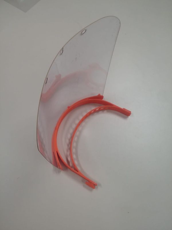 Equipe da Ufes produz suporte para máscara de proteção facial por Marcia H. M. Paiva