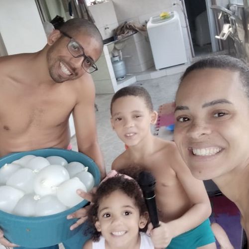 Empresária Monalisa Nascimento conta como tem distraído os três filhos. O Divirta-se também fez uma lista para te ajudar neste período recluso