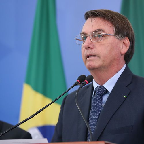 Medida Provisória autoriza redução de até 70% na jornada e nos vencimentos. Também permite empresa a paralisar o contrato durante dois meses