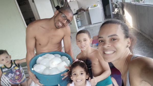 Empresária Monalisa Nascimento conta como tem distraído os três filhos. O Divirta-se também fez uma lista para te ajudar neste período recluso