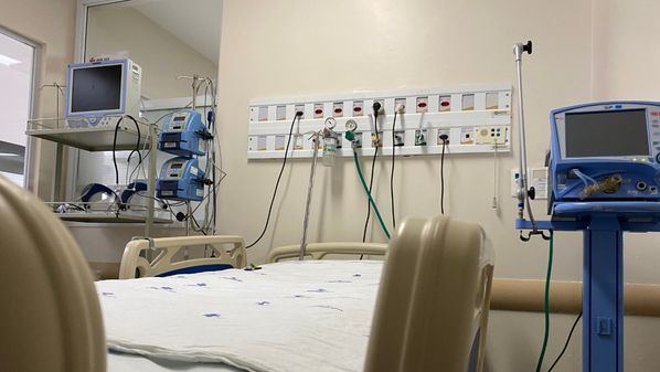 Taxa de ocupação de leitos de UTI no ES é de 82,43%. A situação é mais grave na Região Metropolitana, com 89,40% de ocupação dos 415 espaços disponíveis, segundo o painel Covid-19
