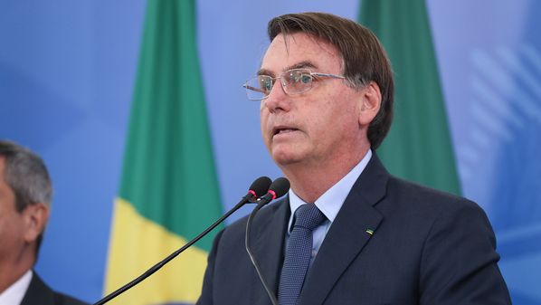 Presidente citou o caso do cardiologista Roberto Kalil, diretor-geral do Centro de Cardiologia do Hospital Sírio-Libanês, que usou o remédio no tratamento e prometeu medidas no combate ao Covid-19