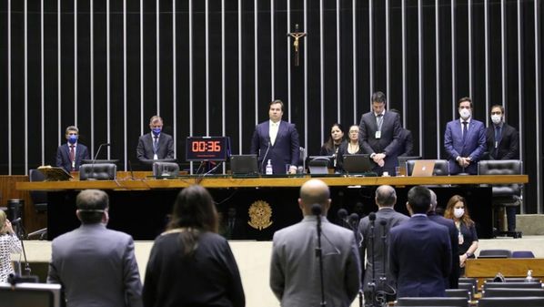 Texto que flexibiliza gastos e contratações do governo foi aprovado em dois turnos pelos deputados federais, na noite desta sexta-feira (3), em sessão virtual