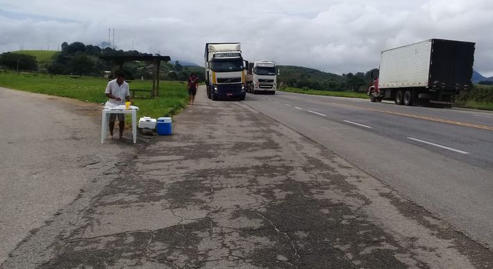 As ações em apoio aos caminhoneiros que continuam trabalhando em tempos de pandemia do coronavírus foram realizadas em rodovias federais do Sul do Estado
