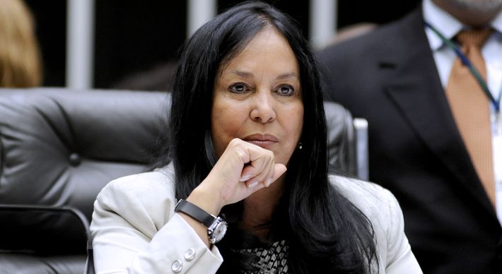 Valores teriam sido usados para quitação de boletos de imóveis e fatura de cartão de crédito da senadora, de acordo com o inquérito, obtido pelo O Globo; a parlamentar nega