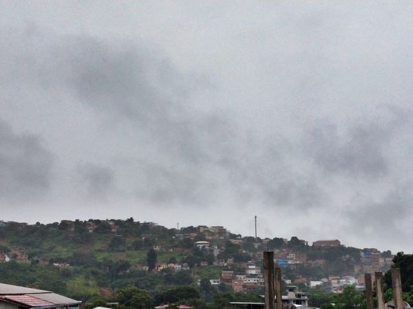 Com alerta de ventos fortes, chove e tempo muda em Cachoeiro por Internauta