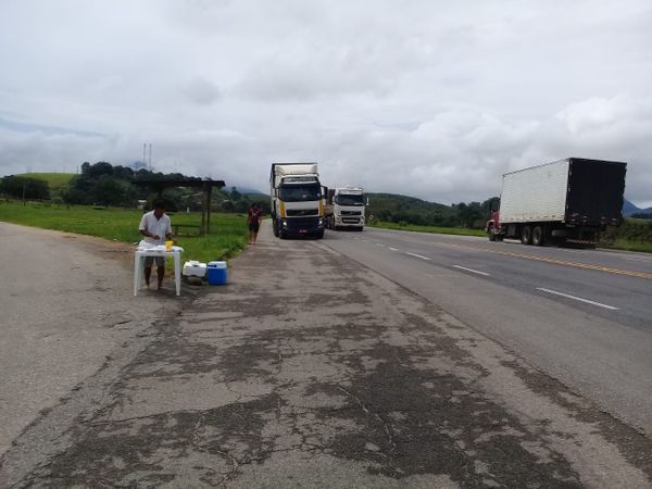 Nesta quarta-feira (01), a comunidade de Limeira, no interior de Anchieta ofertou marmitex