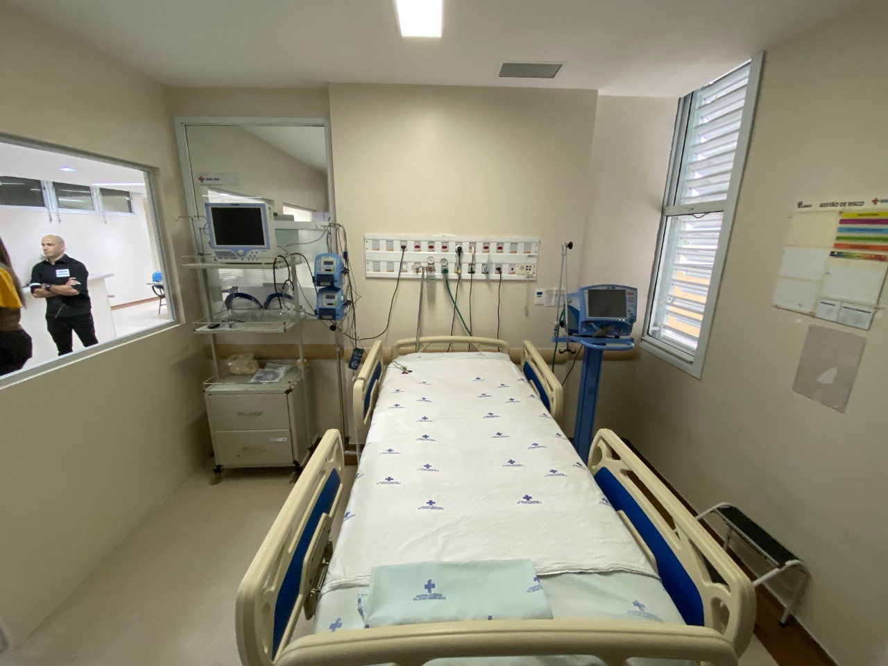 Novos leitos de Unidade de Terapia Intensiva (UTI) com respirador no Hospital Jayme Santos Neves, na Serra. 