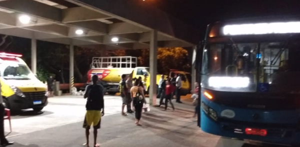 Passageiro foi esfaqueado em ônibus da linha 613, que saiu do Terminal de Vila Velha e seguia para o bairro Ponta da Fruta.
