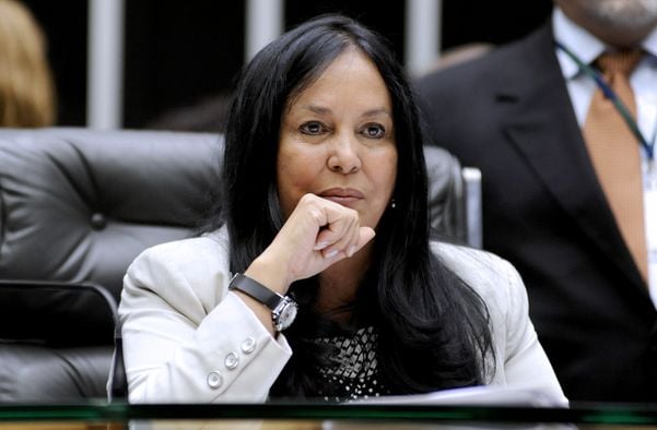 Rose de Freitas, senadora do ES pelo MDB. Rose ja foi deputada estadual e federal. 