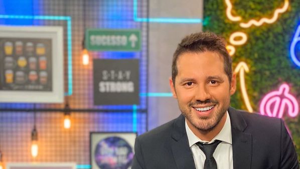 Ex-apresentador do Jornal Hoje, da Globo, De Nuccio comanda atualmente o programa Conta+ no canal InvestNews, ao lado do seu sócio Samy Dana