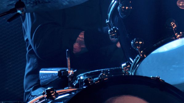 Roger Taylor decidiu interagir com seus seguidores do Instagram durante a quarentena convidando músicos renomados para se apresentar, em seu perfil da rede social, com tutoriais e dicas para a bateria