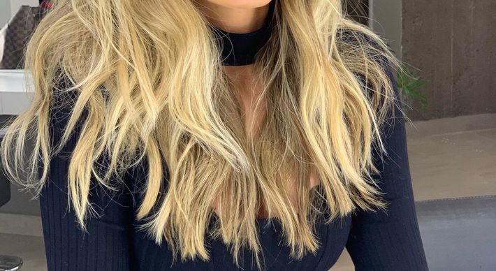 Pelos vídeos, dá para dizer que a filha de Monique Evans é apaixonada pelas marcas Chanel e Prada, além de outras grifes internacionais