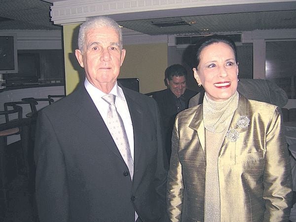  7/9/2005 - Setembrino e Andréa Ávidos Pelissari, sempre elegantes por Arquivo A Gazeta
