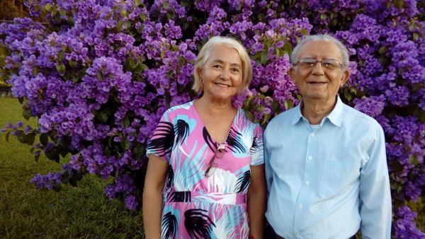 Dona Maria, 70 anos, e o marido de 85 anos fazem parte do grupo de voluntários