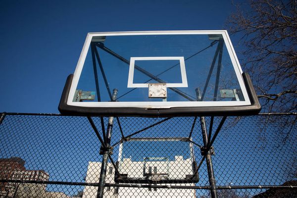 Prefeito de Nova York manda retirar aros das quadras de basquete