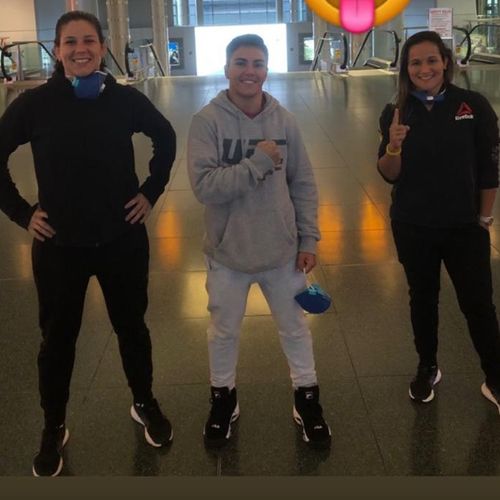 Karol Rosa e Jessica Delboni estão com a companheira de treinos Jessica Bate-Estaca, que vai enfrentar a americana Rose Namajunas em evento que deve acontecer mesmo em meio a pandemia do novo coronavírus