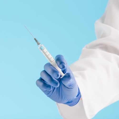 Caso a vacina desenvolvida pela Universidade de Oxford, da Inglaterra, seja aprovada, o Brasil poderá ter 30 milhões de doses disponíveis até janeiro de 2021