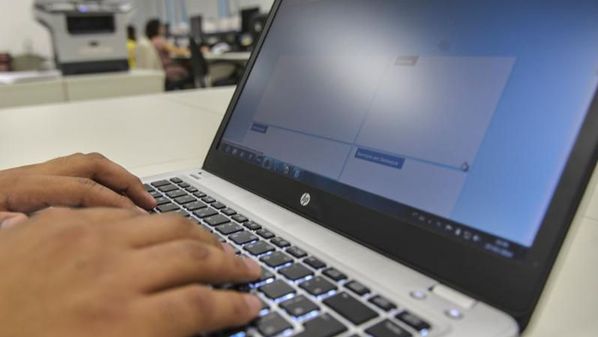 Escolas também estão se reinventando para continuar atividades