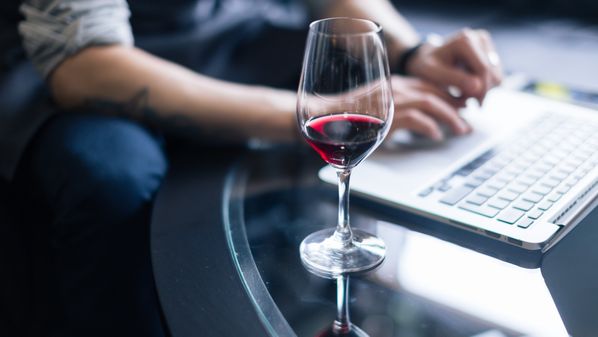 Se a degustação presencial não é possível neste momento, o jeito é valer-se de plataformas virtuais pela internet. Conheça alguns aplicativos simples e gratuitos