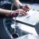Imagem - Degustar vinhos on-line com os amigos é uma solução na quarentena