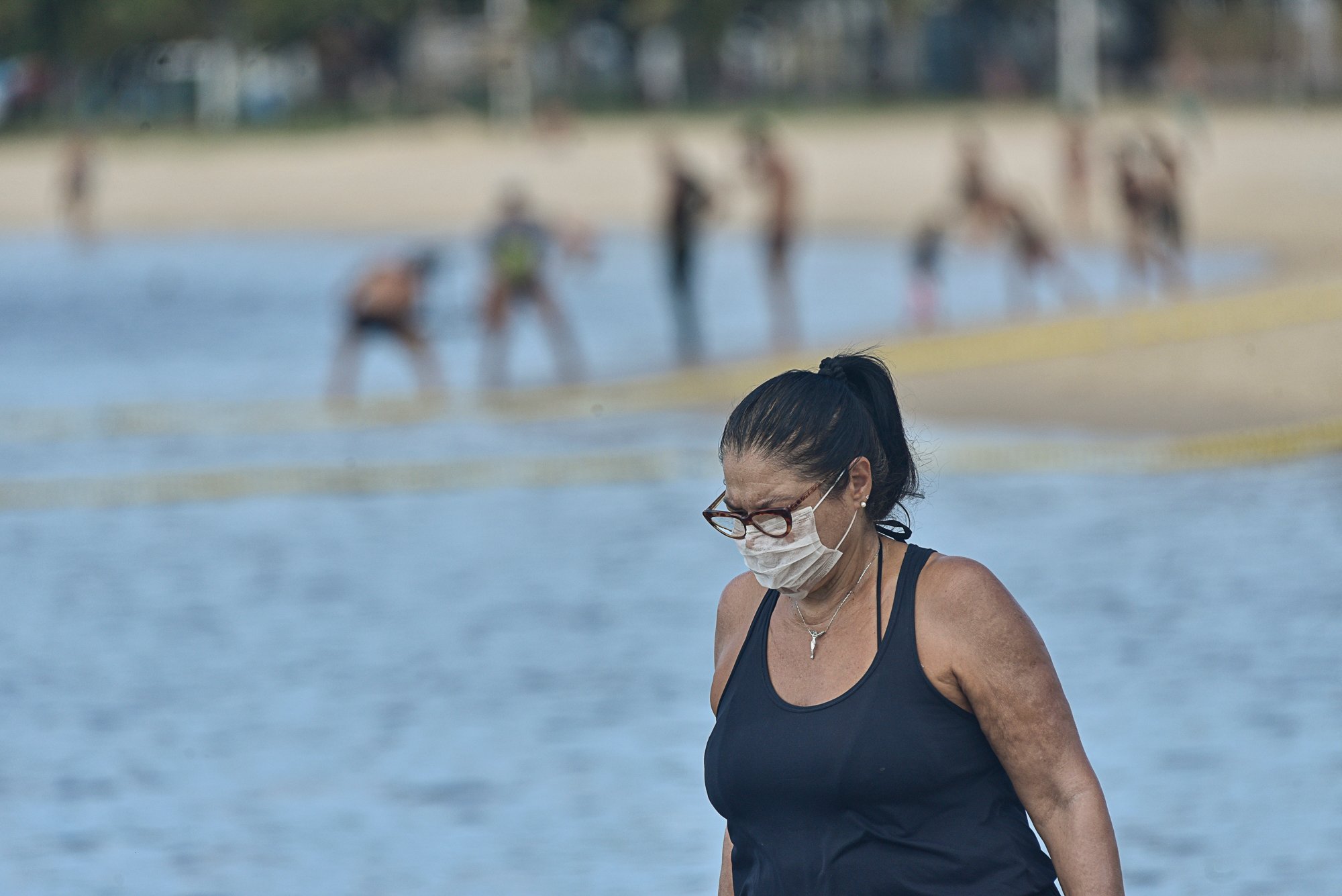 Data: 03/04/2020 - ES - Vitria - Pandemia coronavrus - Movimento na Praia da Guarderia - Editoria: Cidades - Foto: Vitor Jubini 