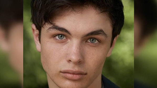 Protagonista da série pediu que fãs orassem nestes tempos 'estranhos e difíceis'