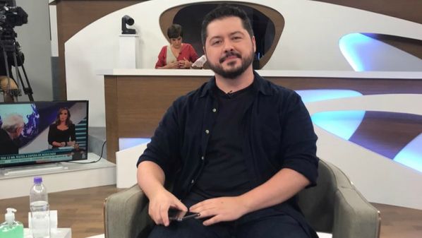 Biólogo sensação no YouTube diz que coronavírus ficará no nosso cangote por um tempo e fará a gente repensar como a sociedade funciona