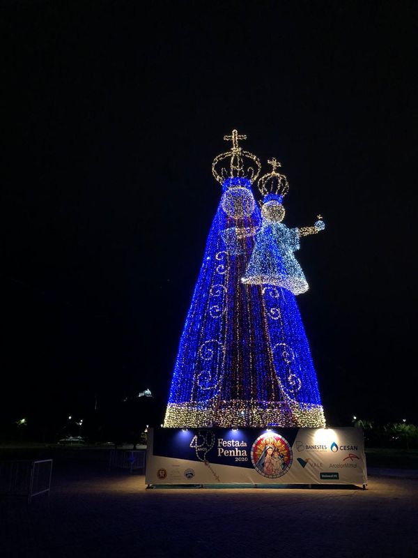 Nossa Senhora da Penha iluminada na Praça do Papa, em Vitória  por Diony Silva/TV Gazeta