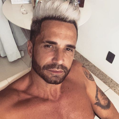 Cantor, que já foi casado com Kelly Key e Mirella Santos e tem dez filhos desabafou sobre época em que sofria de ninfomania