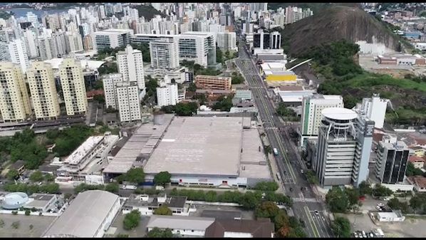O fluxo de veículos reduziu bastante após os governos estadual e municipais adotarem medidas para inibir o avanço de contaminações pelo coronavírus