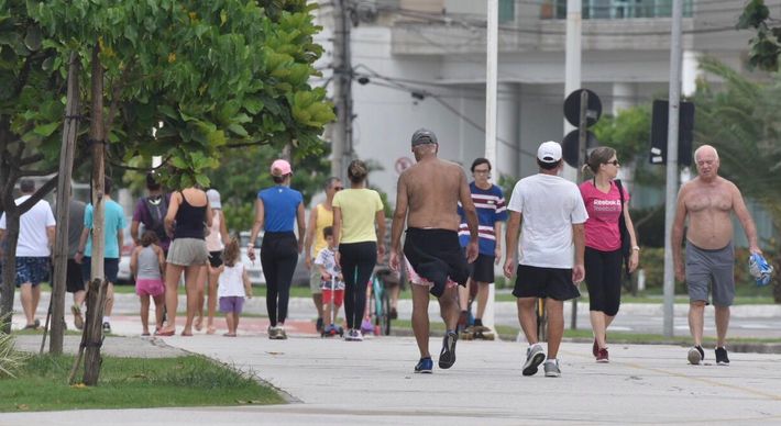 Fim de semana foi de praias e feiras lotadas. Constantes descumprimentos das regras de isolamento levantaram debate entre os leitores, cobrando mais empatia e responsabilidade das pessoas