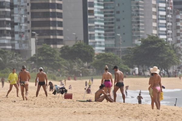 Ruas e praias da Grande ficam movimentadas mesmo com a orientação de quarentena por Vitor Jubini