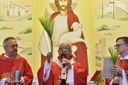 Dom Dario celebra missa do Domingo de Ramos sem fiéis na paróquia Bom Pastor, na Praia da Costa, em Vila Velha(Vitor Jubini)
