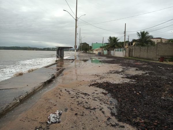 Ressaca do mar em Anchieta  por Jonas Pereira/internauta 