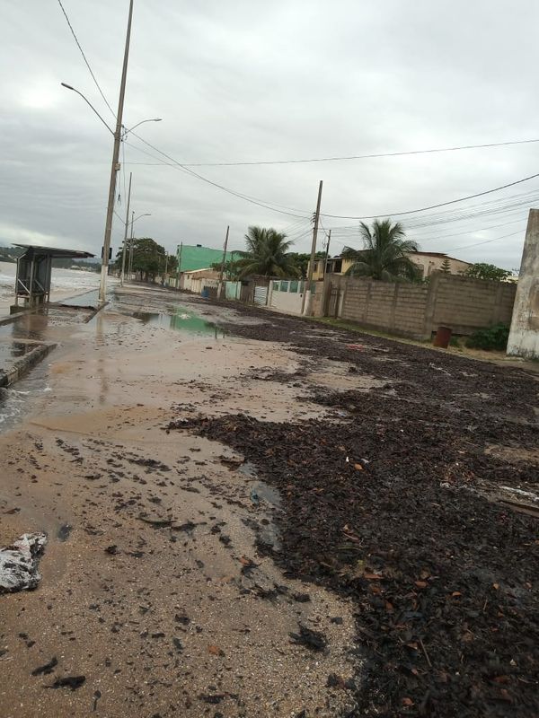 Ressaca do mar em Anchieta  por Jonas Pereira/internauta 