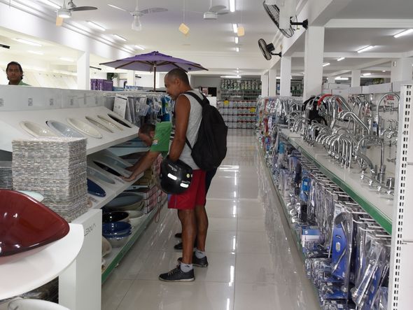 Abertura da material de construção Coqueiral no Parque das Gaivotas.  por Carlos Alberto Silva