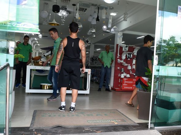 Abertura da material de construção Coqueiral no Parque das Gaivotas.  por Carlos Alberto Silva